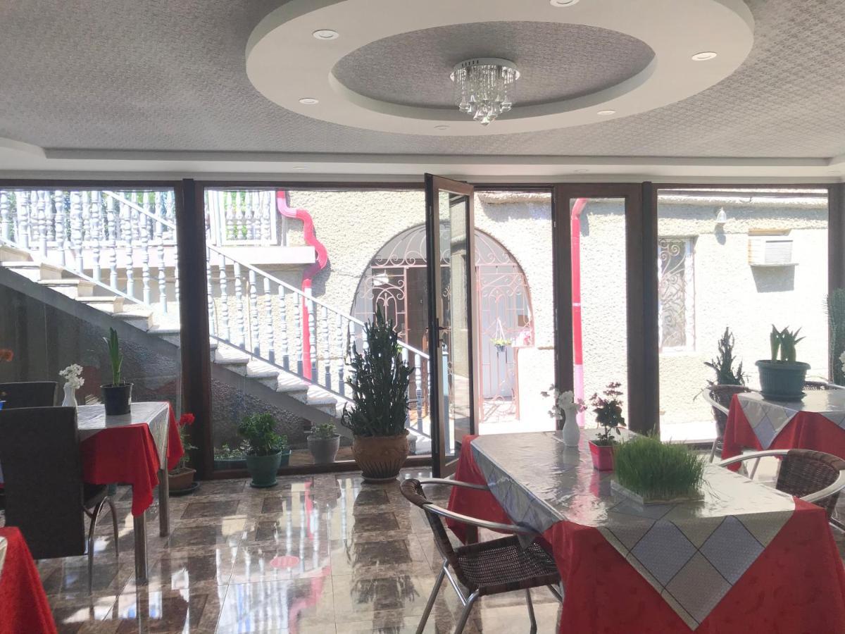 Hotel Oniks Kutaisi Ngoại thất bức ảnh