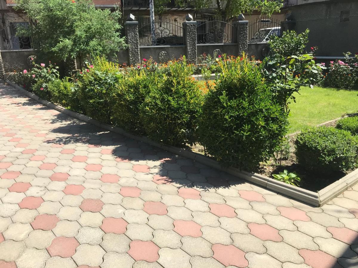 Hotel Oniks Kutaisi Ngoại thất bức ảnh