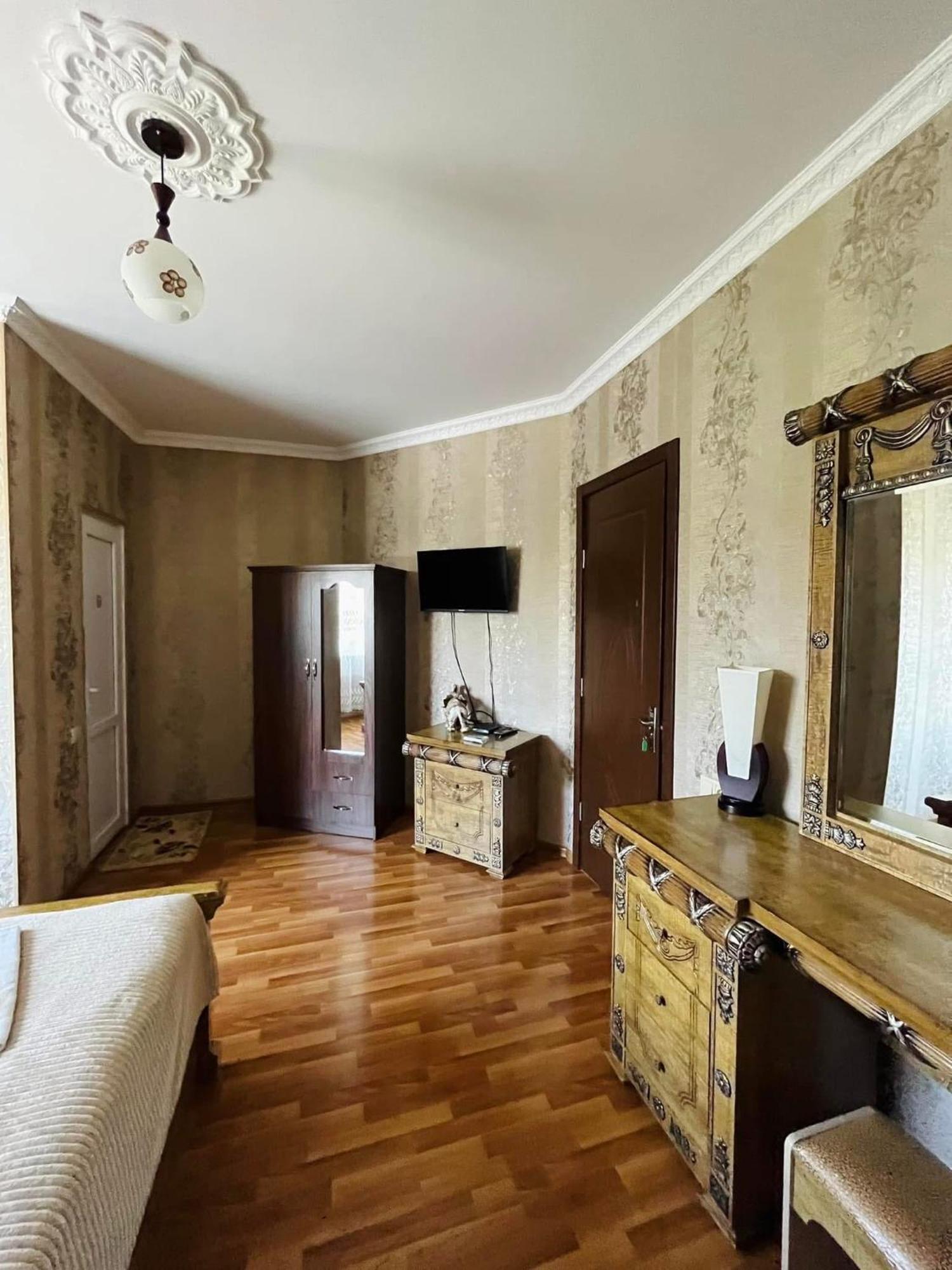 Hotel Oniks Kutaisi Ngoại thất bức ảnh