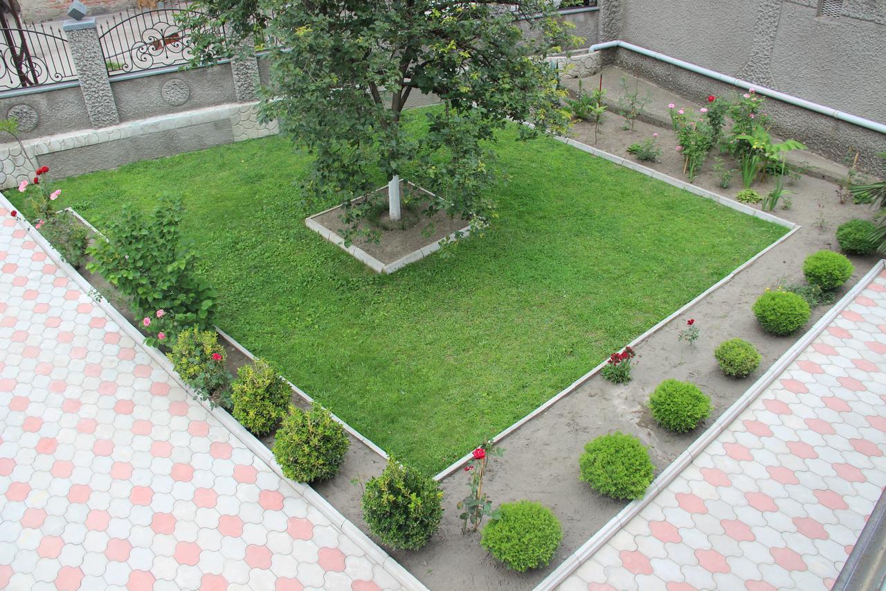 Hotel Oniks Kutaisi Ngoại thất bức ảnh
